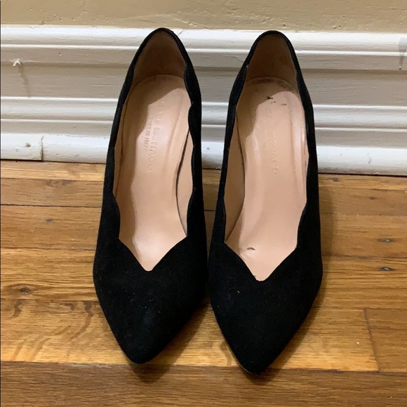 Club Monaco Scalloped Heel in Excellent Condition - Picture 2 of 8